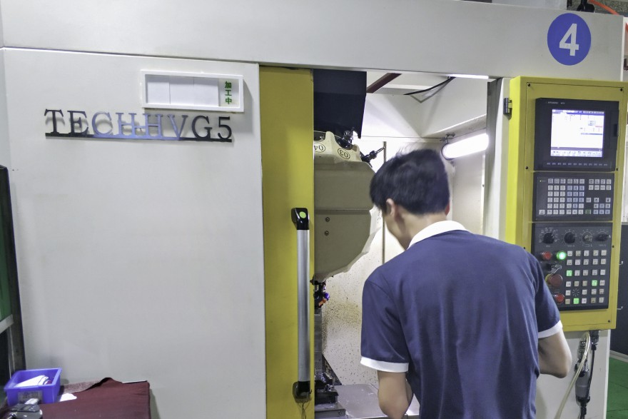 �����S�ڿ����S�S���c����(d��ng)�P(p��n)֮�g�þo����˨ֹͣ�o��(li��n)��